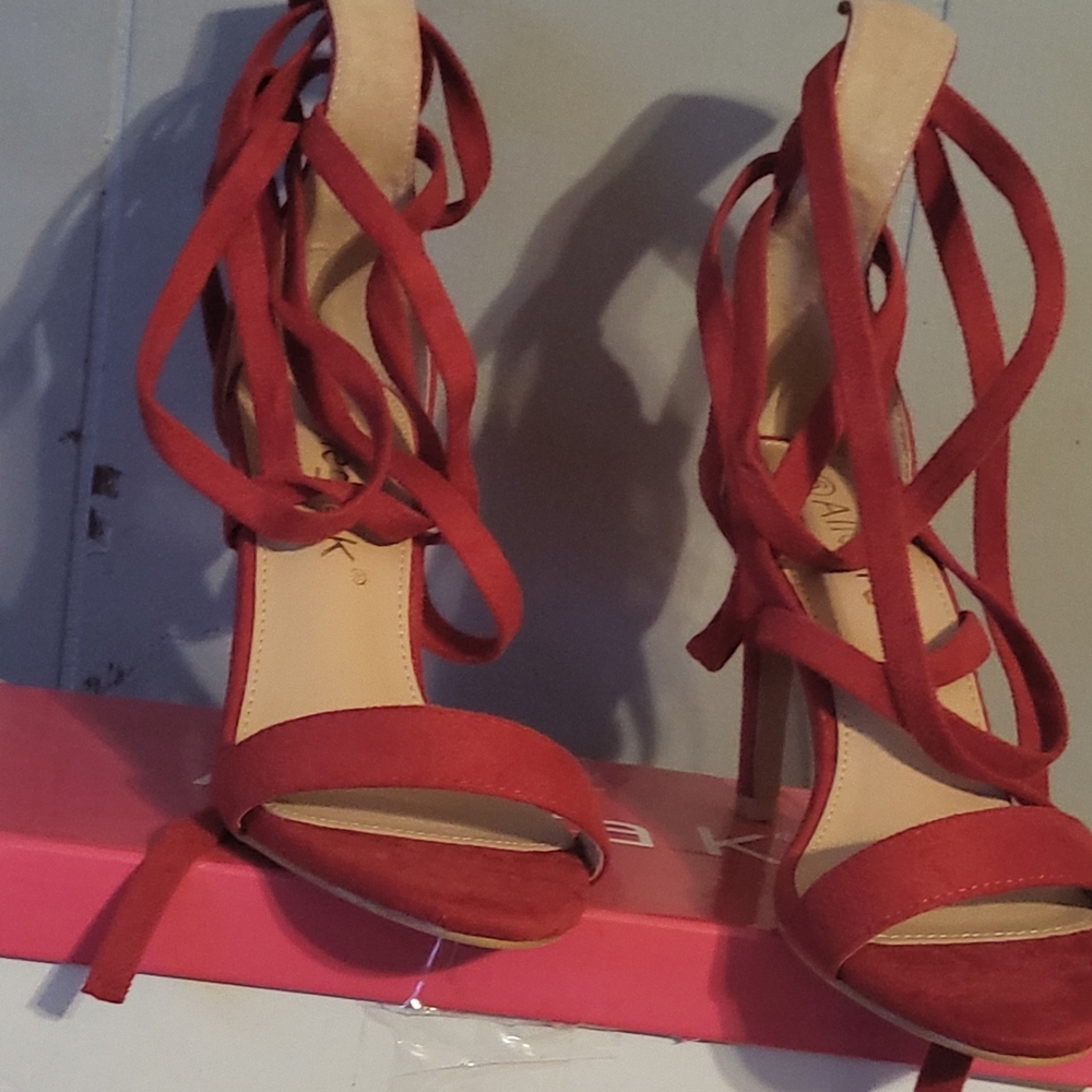 Allegra K size 6 red heel